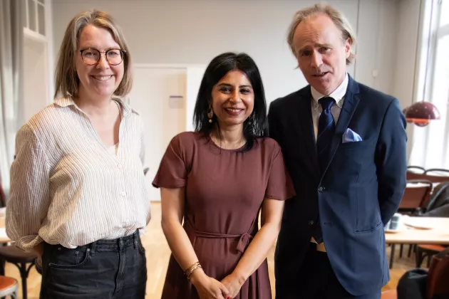 Uzma Kazi tillsammans med Erika Willander och Christofer Edling.